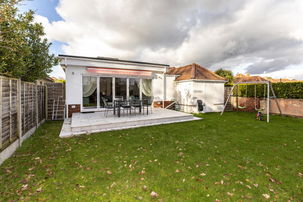 Additional image 20 of Family Let in Queens Park