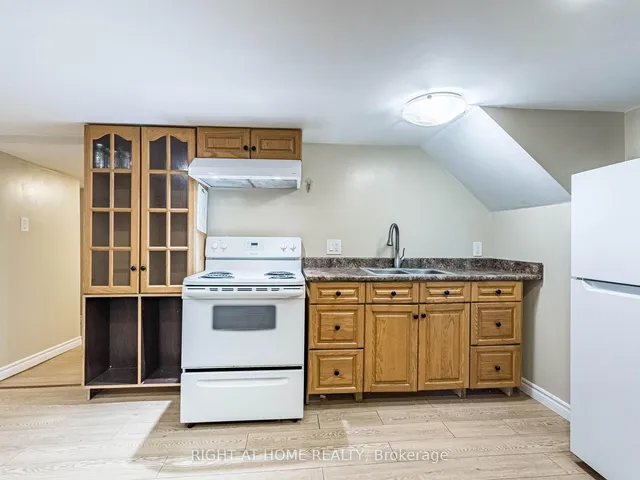 Additional image 33 of 303 KRUG St