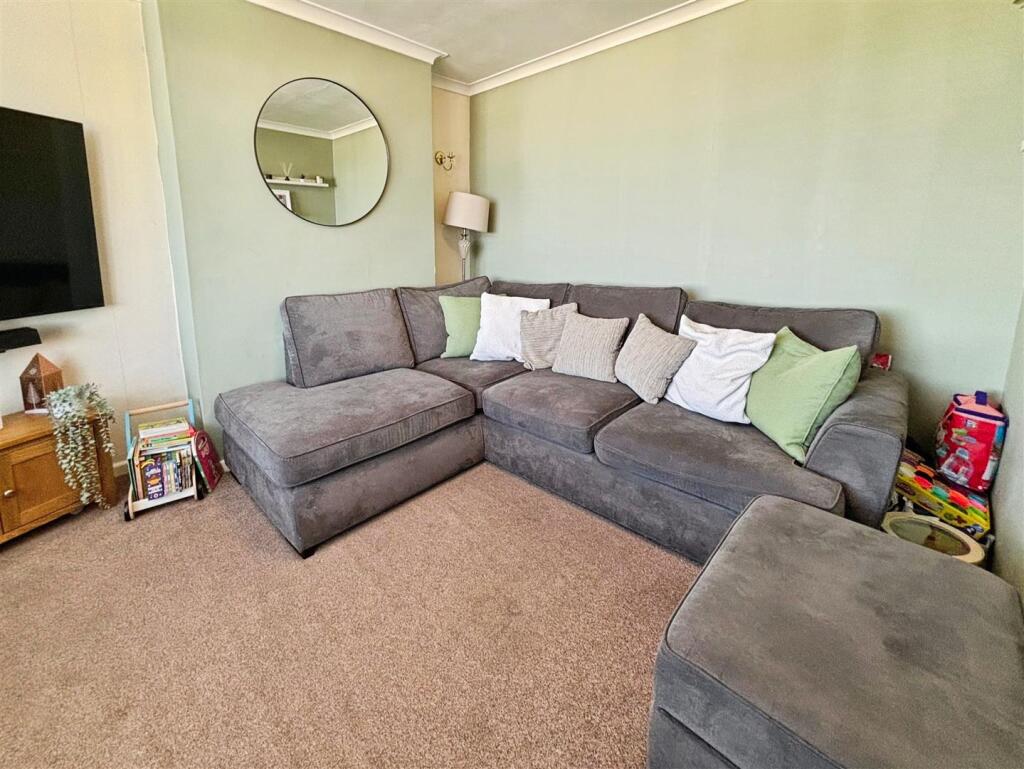 Additional image 4 of Ascot Drive, Bradford, BD7 4NN