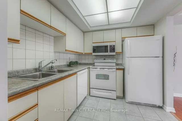 Additional image 6 of 3267 King St Unit 202