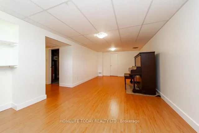 Additional image 18 of 61 Lord Roberts Dr