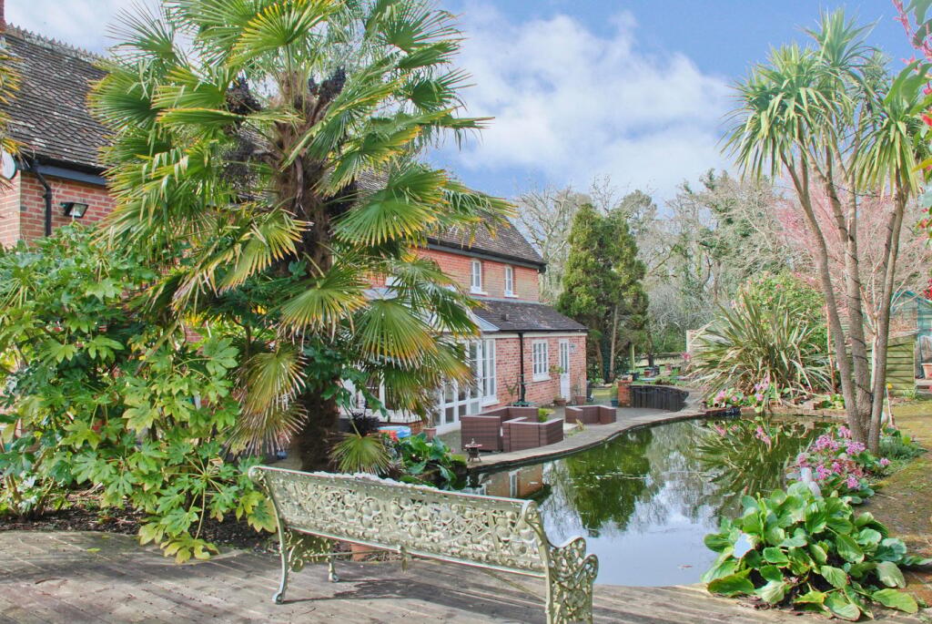 Additional image 19 of South Drive, Ossemsley, New Milton, BH25