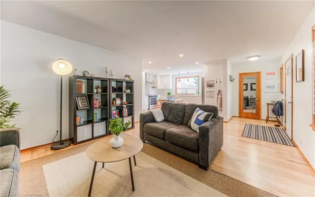 Additional image 7 of 32 Ellis Ave