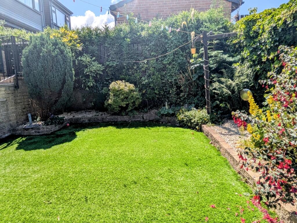 Additional image 16 of Fairway Walk, Bradford, BD7