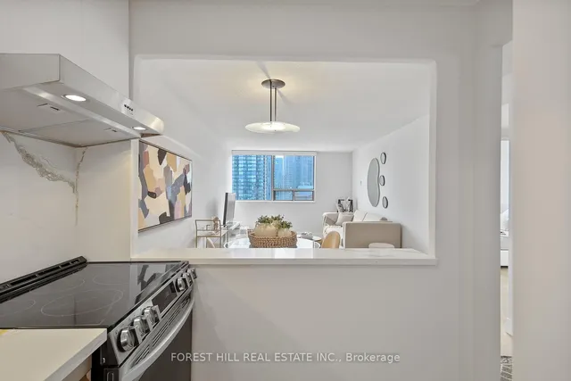 Additional image 9 of 914 Yonge St Unit 1604