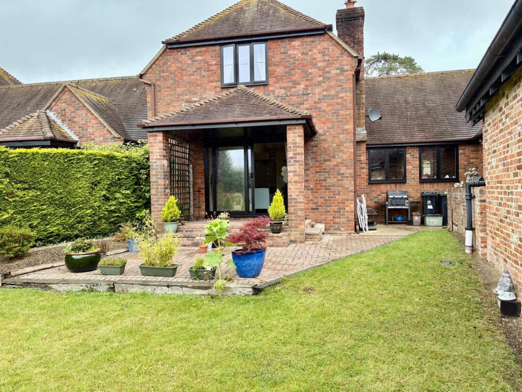 Additional image 18 of Horton