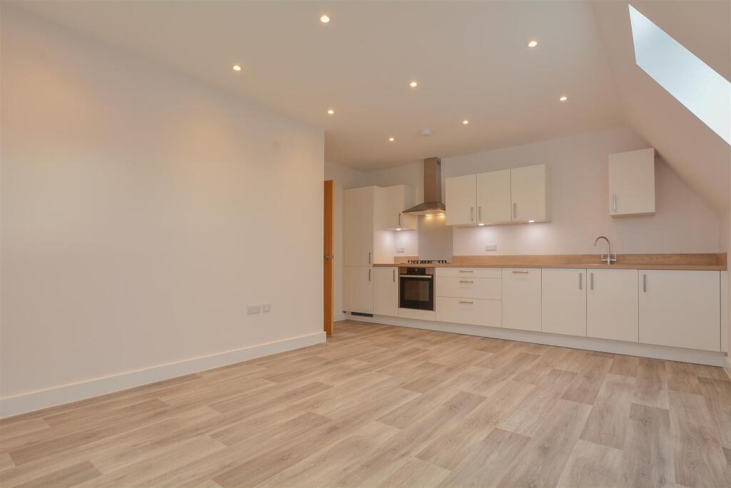 Additional image 10 of Postmasters Court, 286 Lymington Road