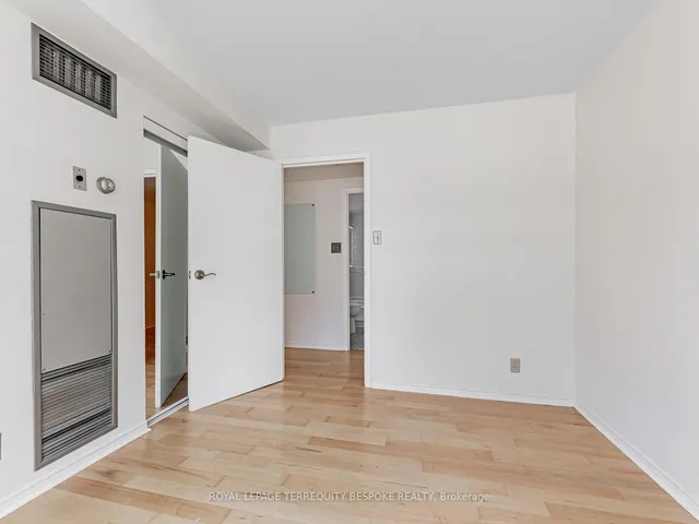 Additional image 25 of 10 Queens Quay Unit 811