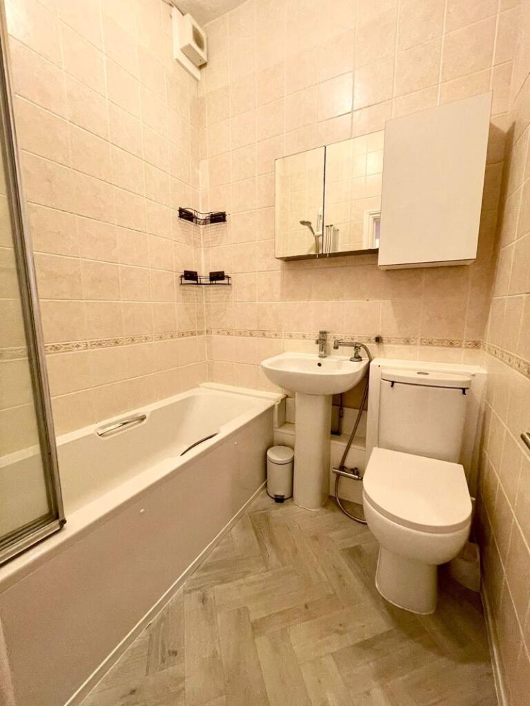 Additional image 10 of Flat 11 Warwick Glen - tylish One-Bedroom Furnished Flat in Prime Bournemouth Location