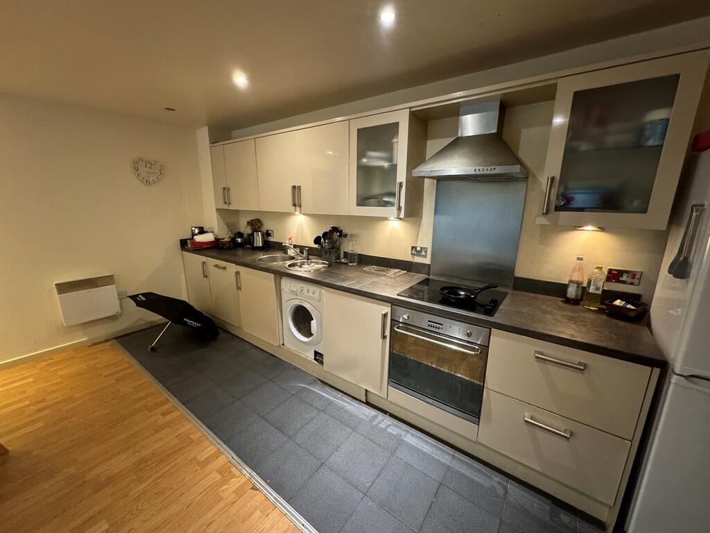 Additional image 2 of Large Masshouse 2 Bed With Balcony And Parking