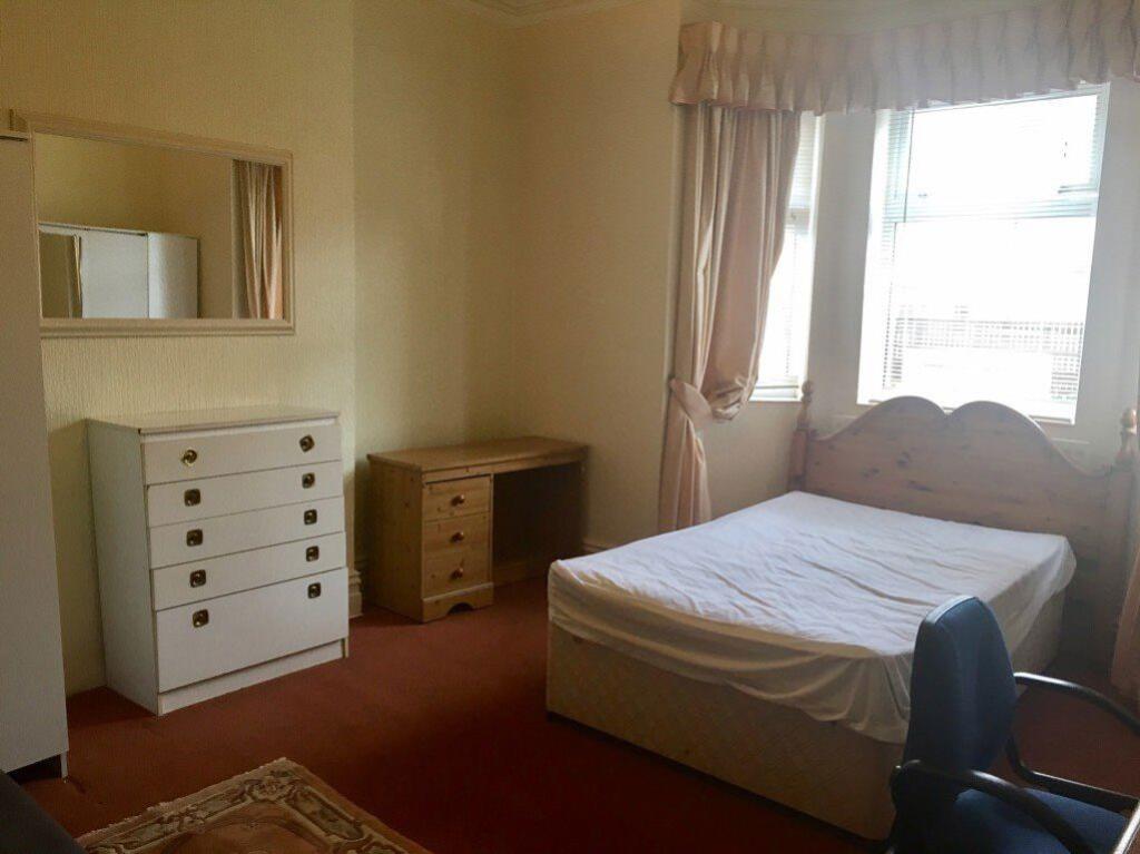 Additional image 2 of Student Five Bedroom House Situated In Queens Park