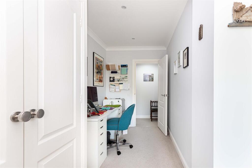Additional image 20 of Immaculate, 2 bed in Block 'D', Keverstone Court,