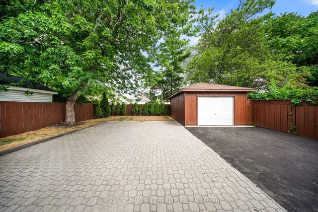 Additional image 47 of 665 Kipling Ave