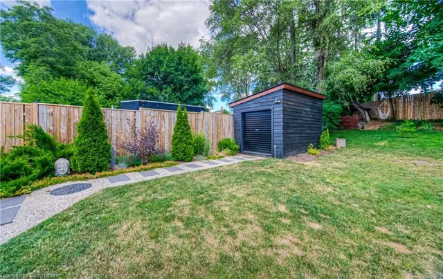 Additional image 43 of 102 Spadina Rd