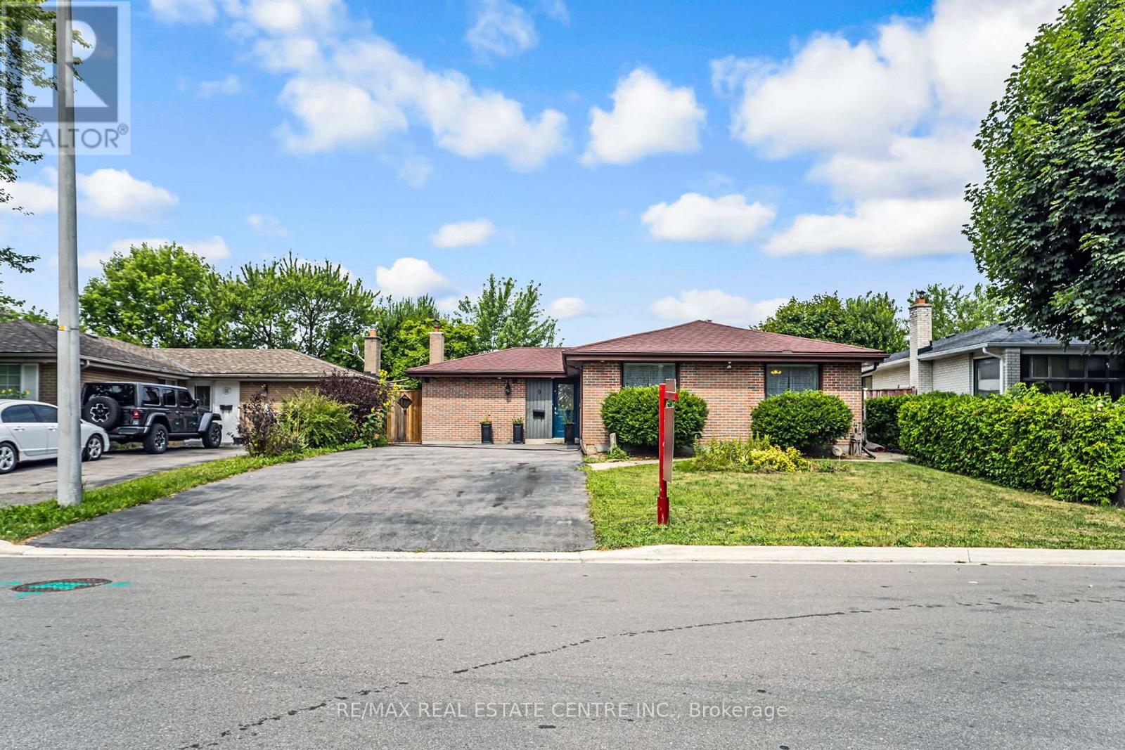 Property image for 9 WATSON CRESCENT|Brampton (Brampton East), Ontario L6W1E5