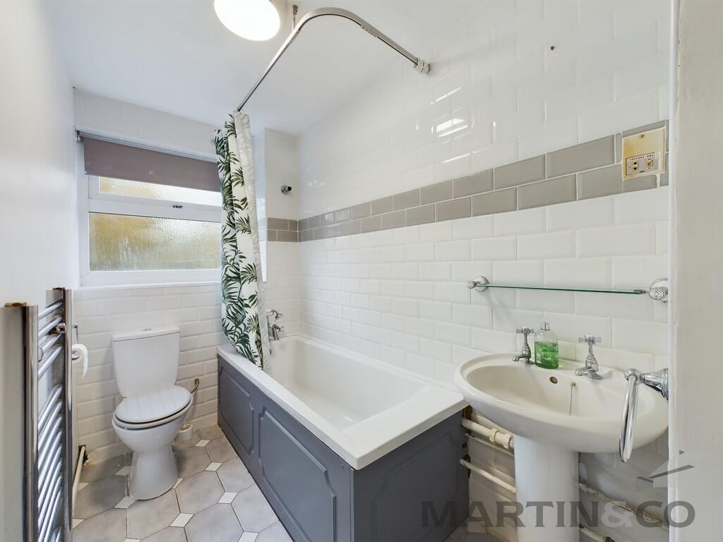 Additional image 5 of Abbots Park, London Road