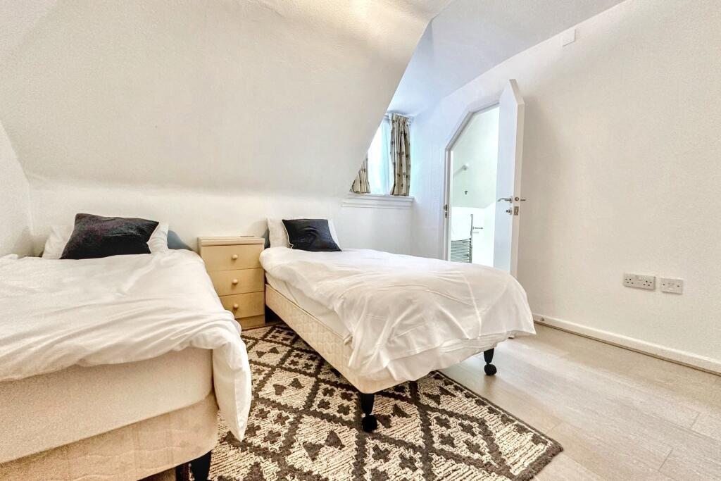 Additional image 13 of Alum Chine