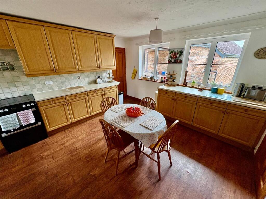 Additional image 6 of Horton