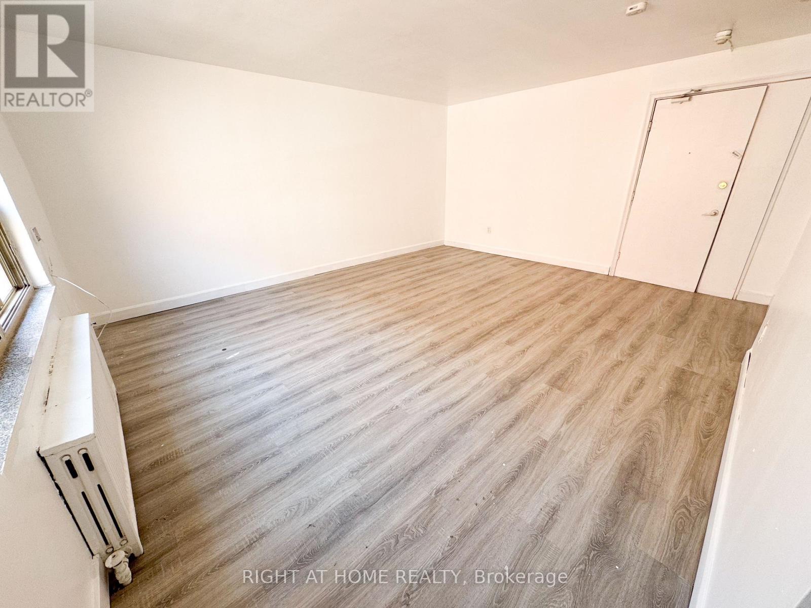 Property image for 203 - 896 EGLINTON AVENUE E|Toronto (Leaside), Ontario M4G2L2