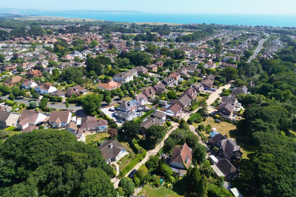 Additional image 4 of Farm Lane North, Barton On Sea, New Milton, Hampshire. BH25 7BP