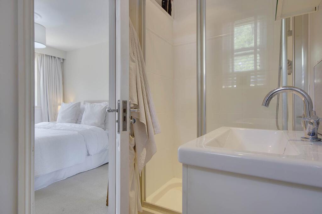 Additional image 6 of Close Talbot Woods,  Bournemouth *Garden Apartment*