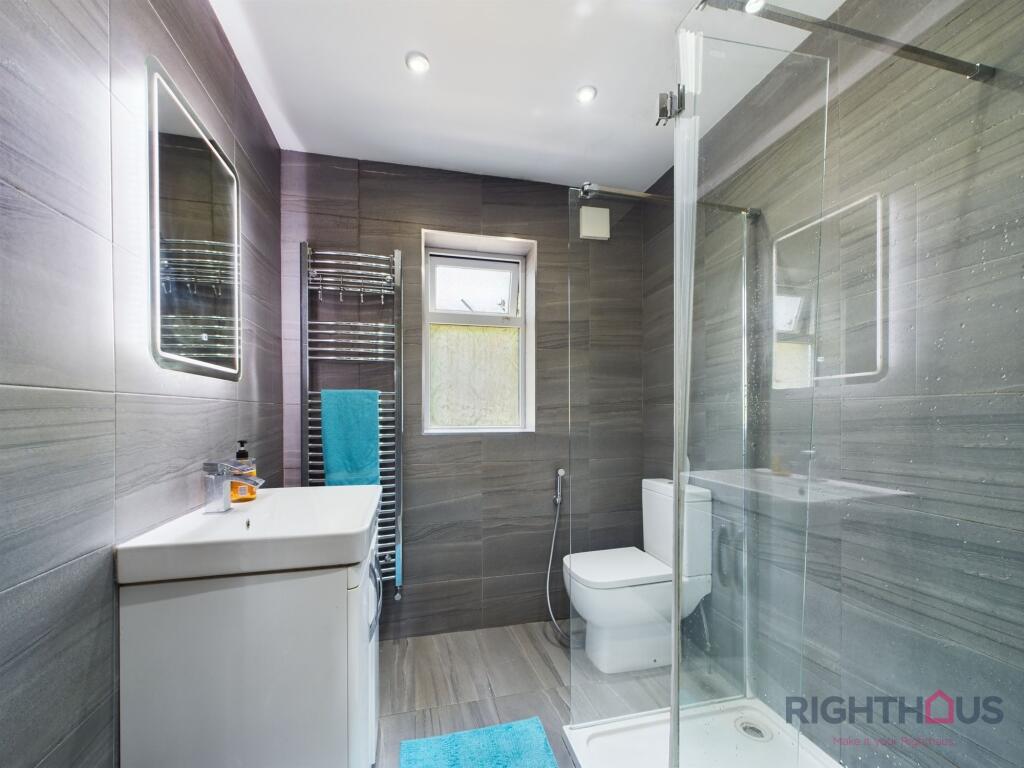 Additional image 17 of Ashtree Grove, Bradford, BD7