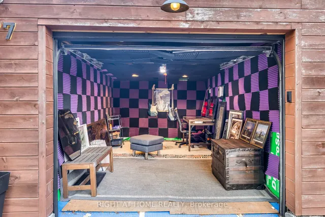 Additional image 40 of 377 Lansdowne Ave