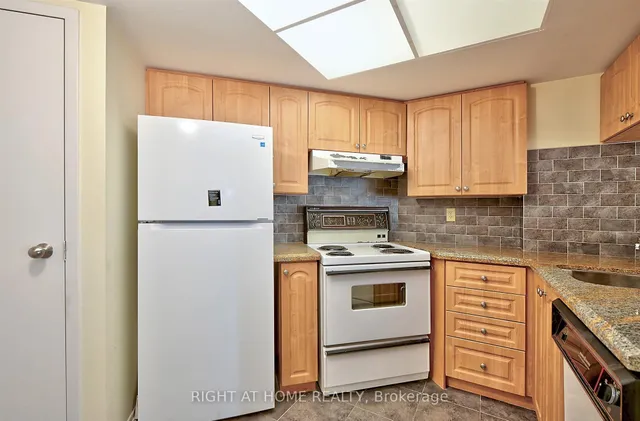 Additional image 7 of 1001 Bay St Unit 1110