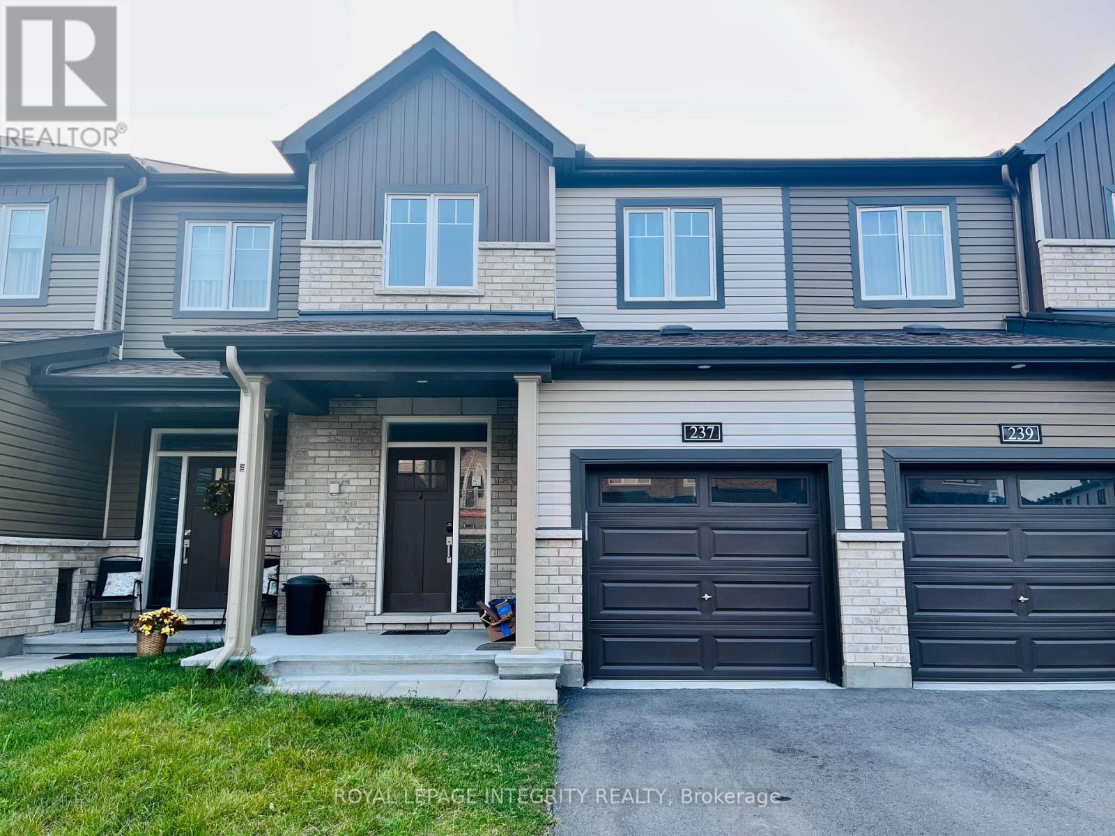 237 CALVINGTON AVENUE|Ottawa, Ontario K2T0P9