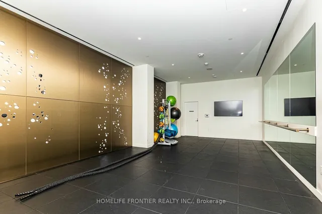 Additional image 18 of 39 Roehampton Ave Unit 1603