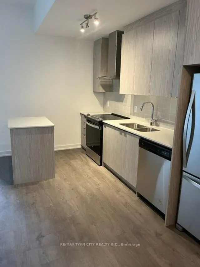 Additional image 34 of 55 Duke St Unit 220