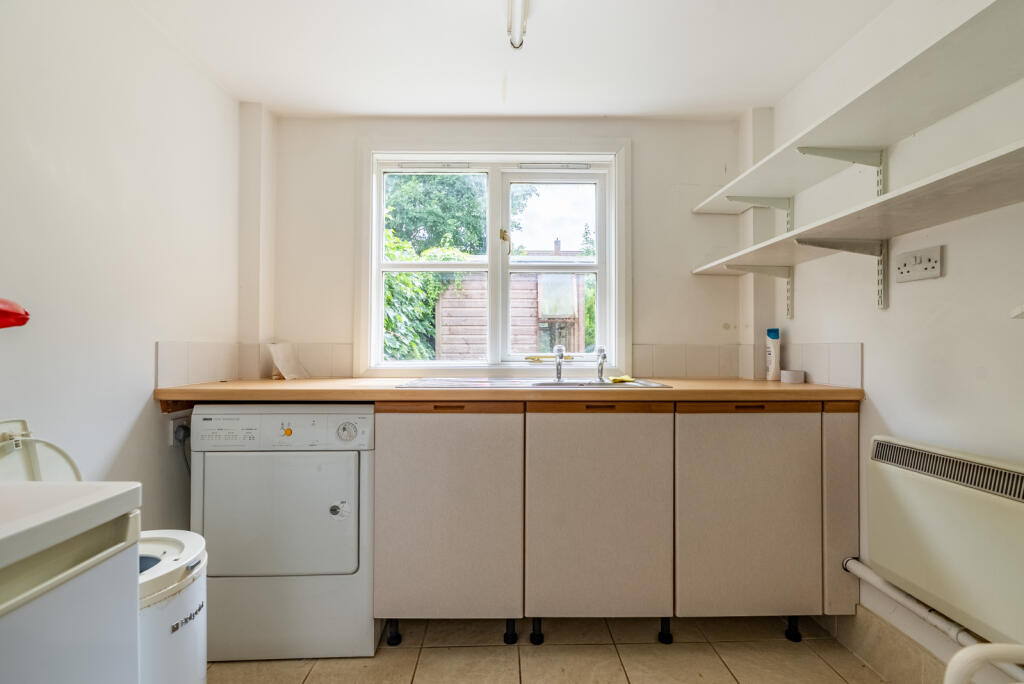 Additional image 17 of Burton Close, Wheathampstead, St. Albans, Hertfordshire, AL4