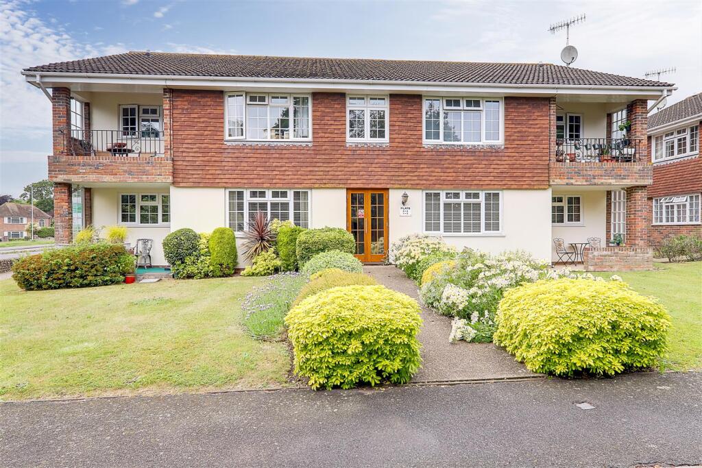 Lamorna Grove, Worthing, BN14