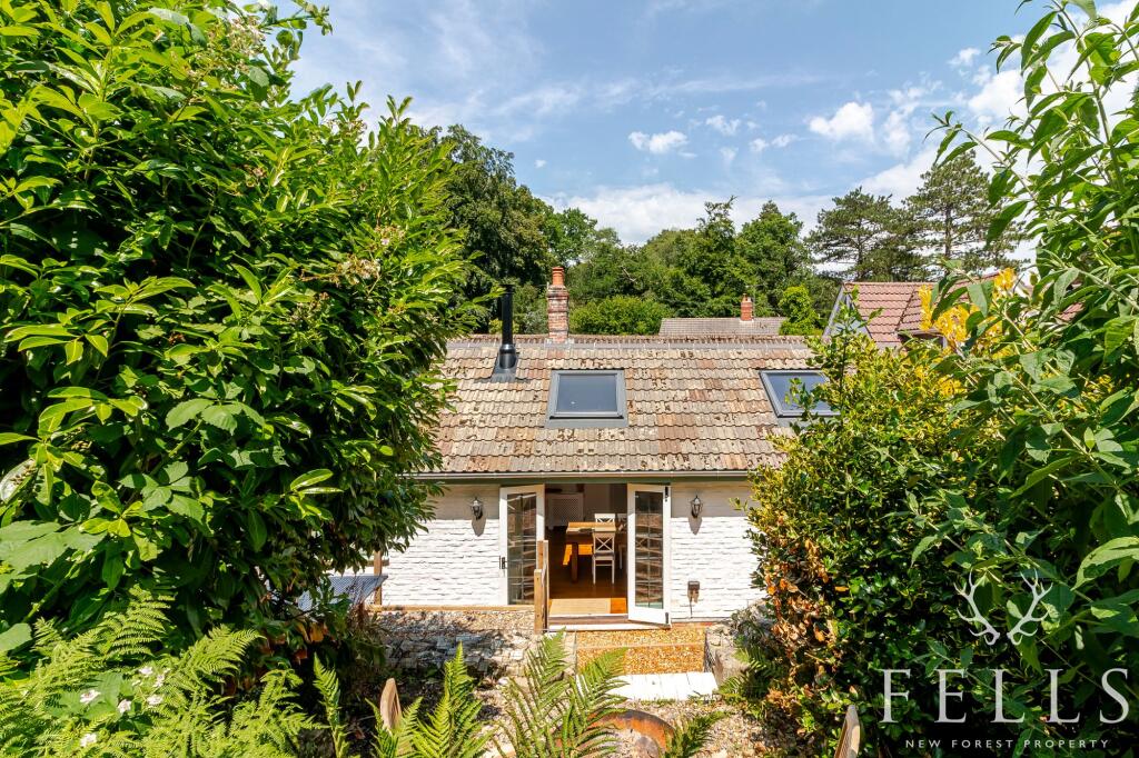 Additional image 19 of Lester Square, Burley, New Forest