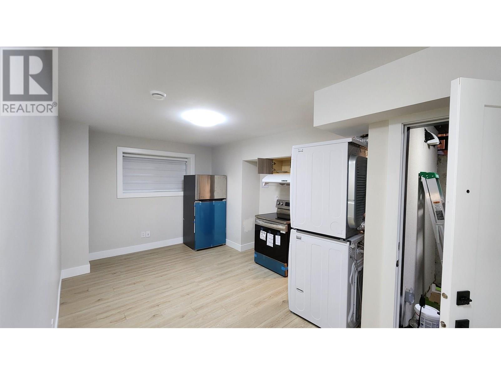 8323 14TH AVENUE|Burnaby, British Columbia V3N2C2