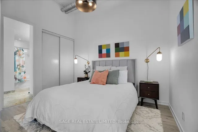 Additional image 3 of 380 Macpherson Ave Unit 317