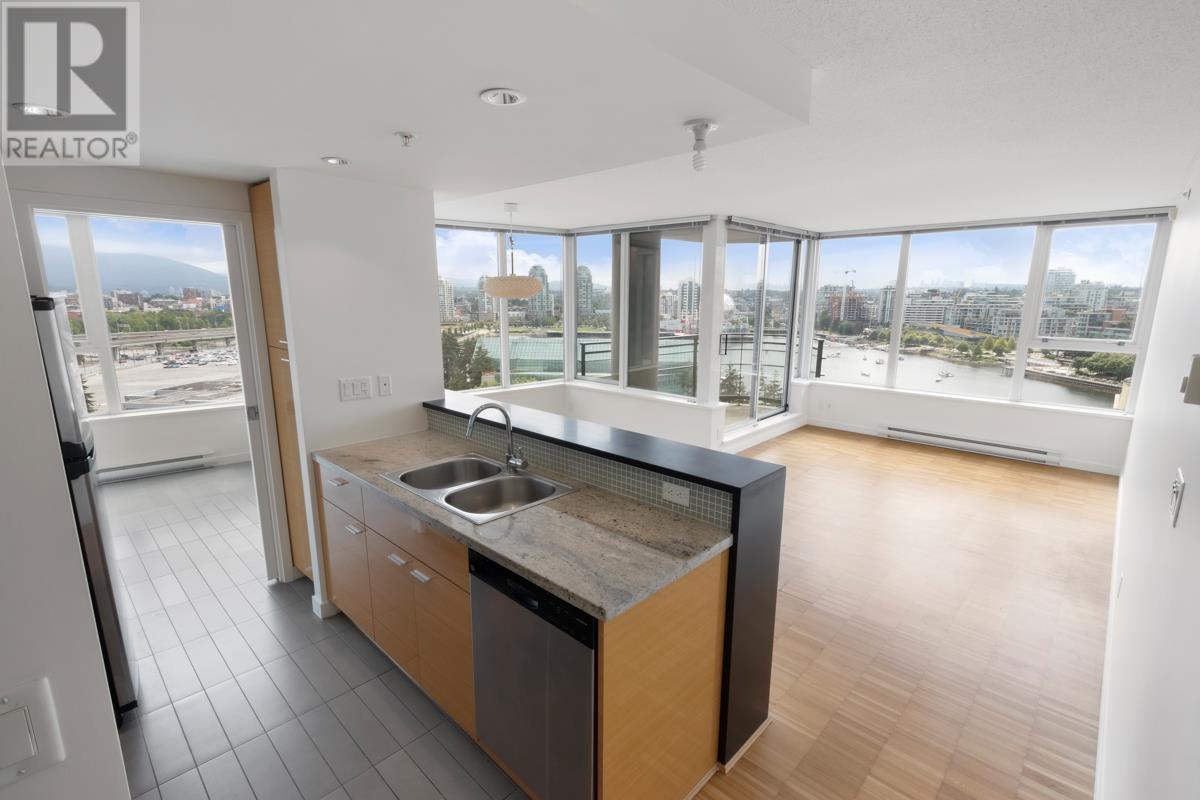 1902 33 SMITHE STREET|Vancouver, British Columbia V6B0B5