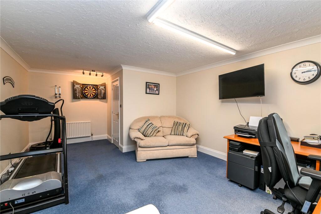 Additional image 31 of Willow Walk, Barton on Sea, New Milton, Hampshire, BH25