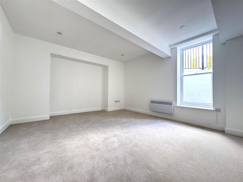 Additional image 5 of Hartington Place, Eastbourne BN21 3BG