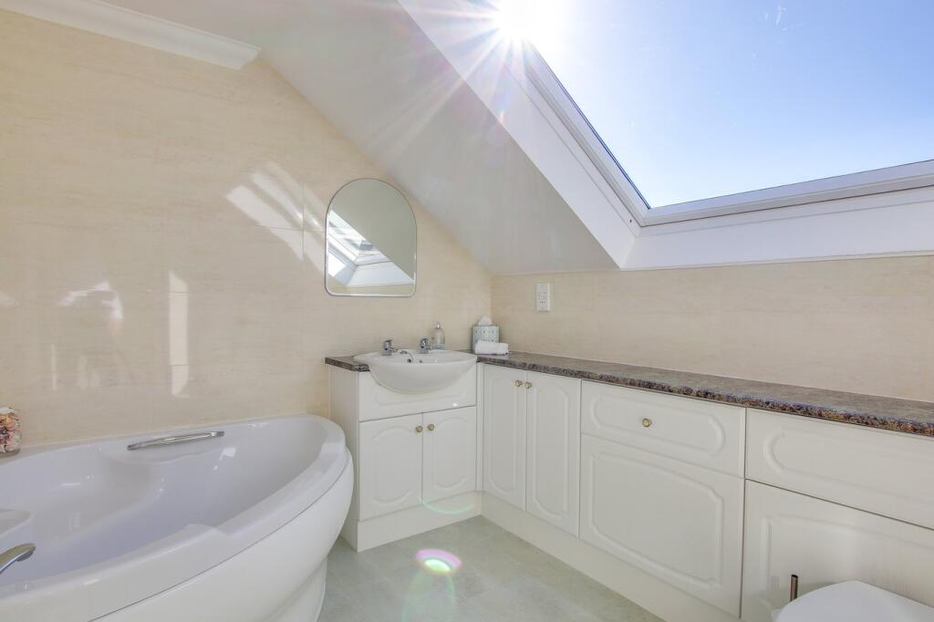 Additional image 30 of Glen Close, Barton on Sea, New Milton, BH25