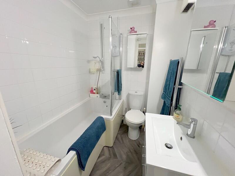 Additional image 7 of Aysha Close, New Milton, Hampshire. BH25 5PQ