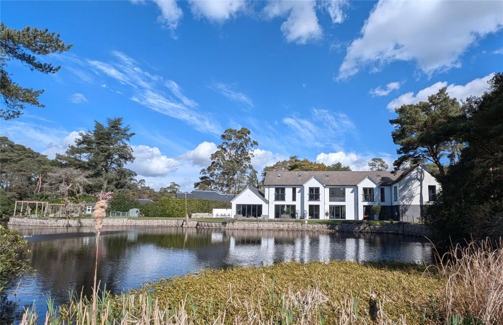 Avon Castle Drive, Ringwood, BH24