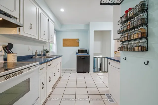 Additional image 11 of 166 Winding Way