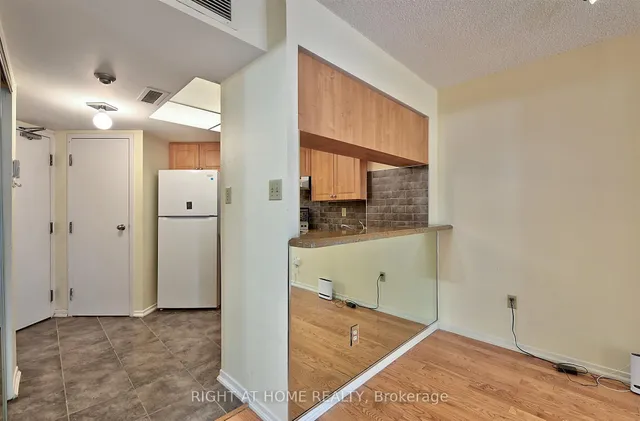 Additional image 8 of 1001 Bay St Unit 1110