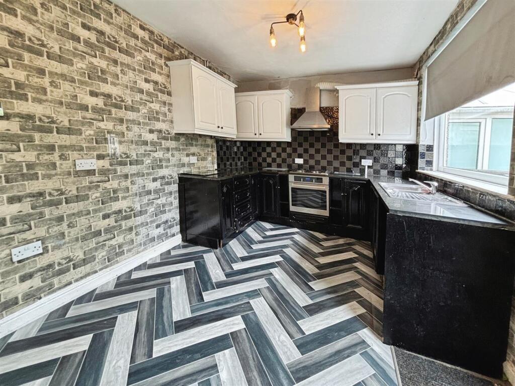 Additional image 16 of Larch Hill Crescent, Bradford, BD6 1DR