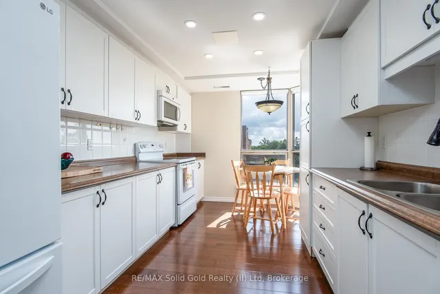 Additional image 15 of 3267 King St Unit 604