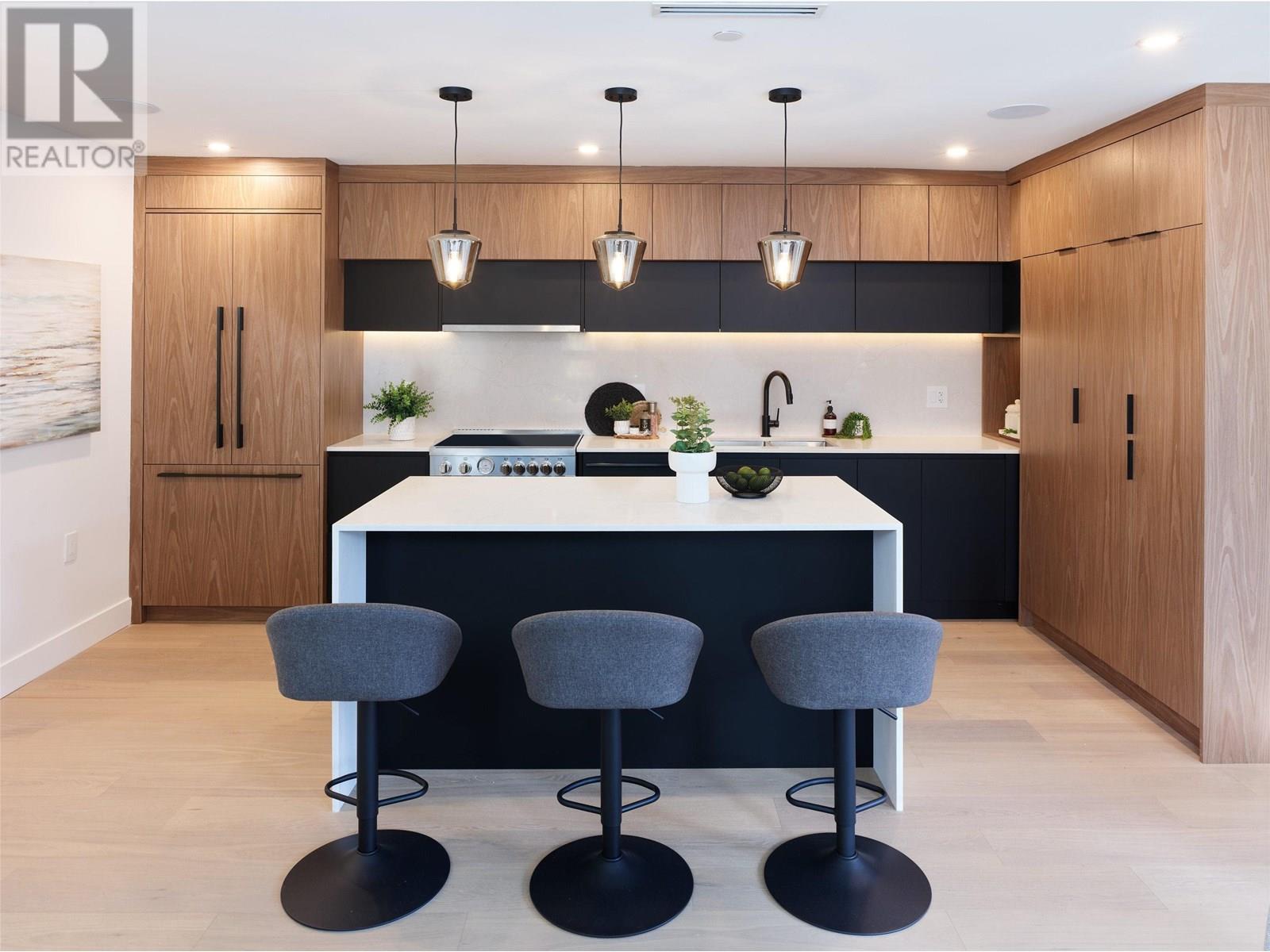 3387 VICTORIA DRIVE|Vancouver, British Columbia V5N4M3