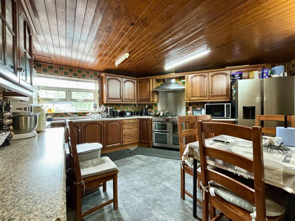 Additional image 4 of Como Drive, Bradford 8