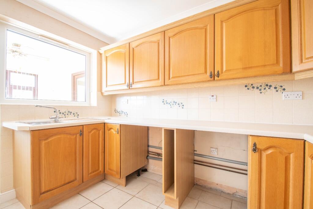 Additional image 4 of Higgs Field Crescent, Cradley Heath, West Midlands, B64