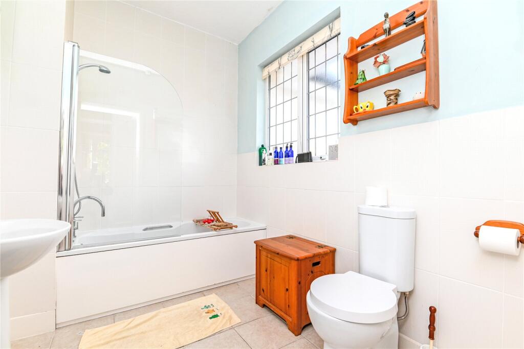 Additional image 7 of Highlands Road, Barton on Sea, New Milton, Hampshire, BH25